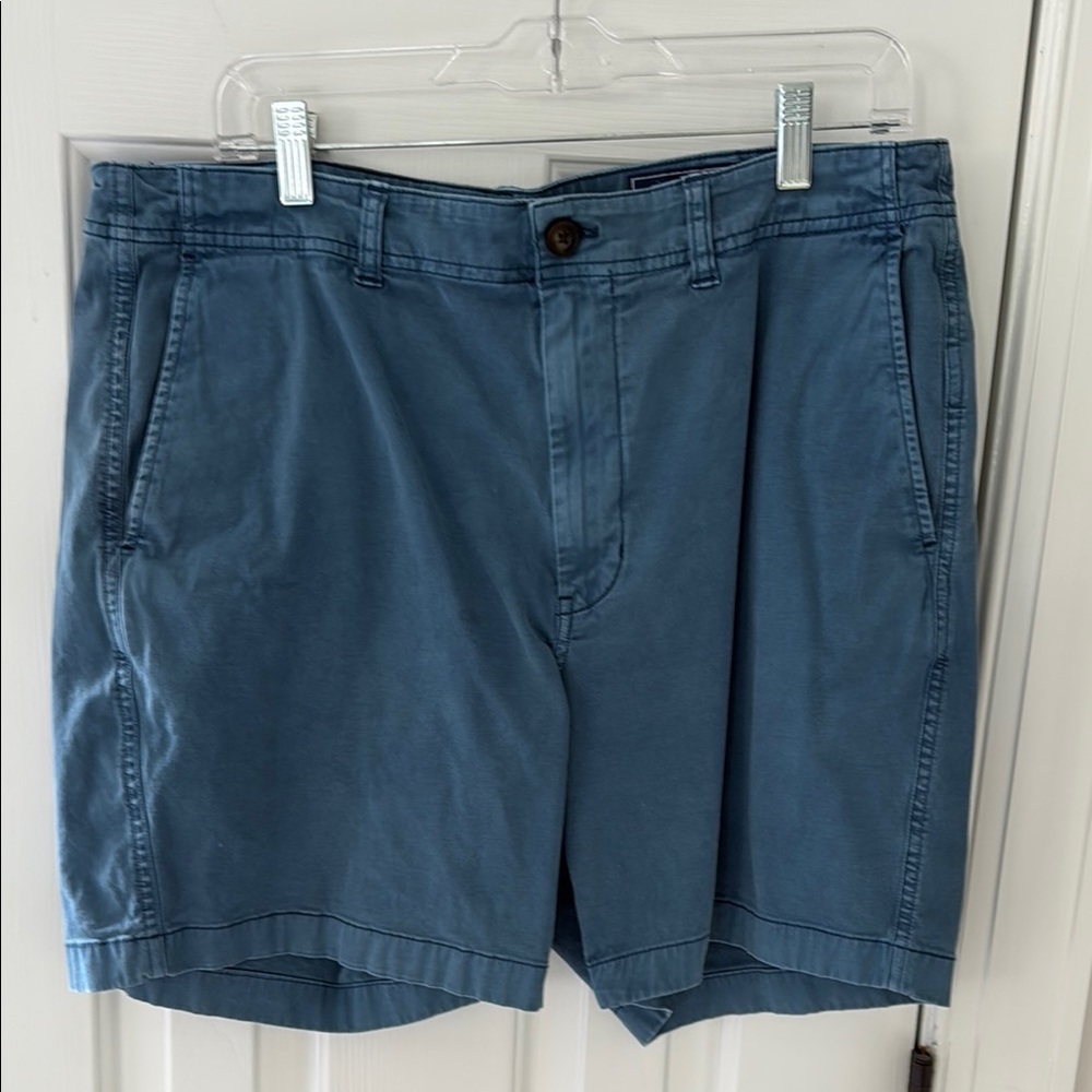 Vineyard Vines Men's khaki Blue Shorts - size 35